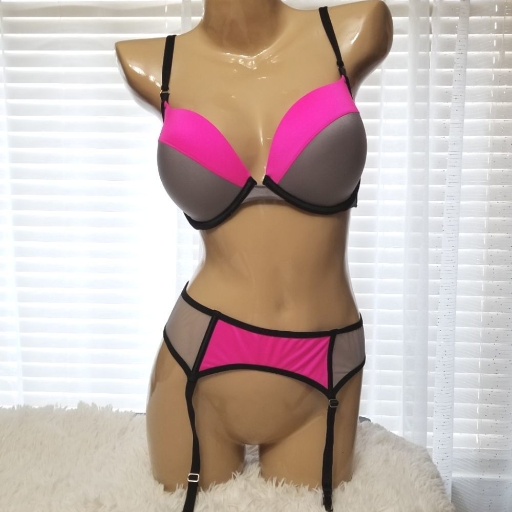 32DDD Victoria's Secret Pink Push Up Bra Set